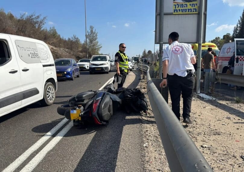 一名 30 岁的男子在拉特伦立交桥从 1 号高速公路下行至 3 号高速公路的途中遭遇摩托车事故，受重伤。 ...