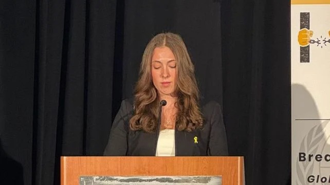 囚禁幸存者纳玛·利维在联合国表示：“当我站在这里，看到一些囚禁者，他们的噩梦尚未结束。我亲眼目睹过其 ...