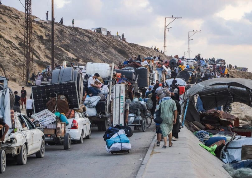 以色列国防军正在加沙城加强军事演习，同时部署多个兵力，并进行空袭和消灭数十名恐怖分子。据估计，该市已 ...