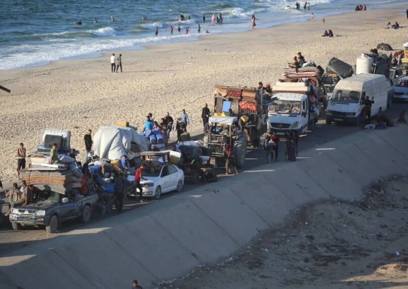 以色列国防军阿拉伯语发言人向加沙港口地区的几个社区发布了紧急疏散通知。通知内容如下：“由于该建筑内部 ...