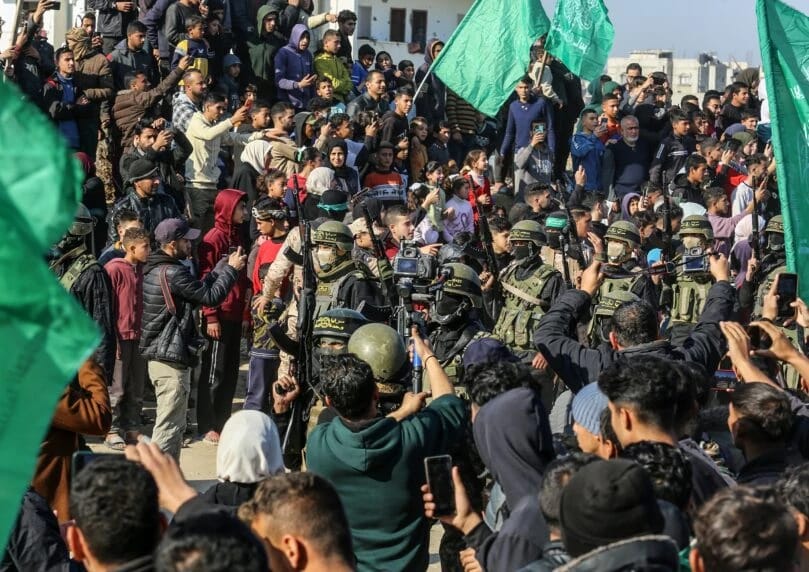 美国报道：川普提出的方案正引发哈马斯内部立场分化。外部领导层倾向于接受和解，而加沙地带指挥官则反对解 ...