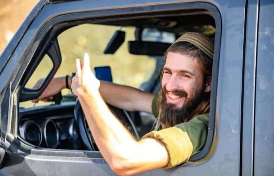 救赎之歌： 在黎巴嫩南部战斗中阵亡的舒瓦尔·本·纳坦的家人和朋友选择演唱一首充满信仰和对上帝的感激之  ...