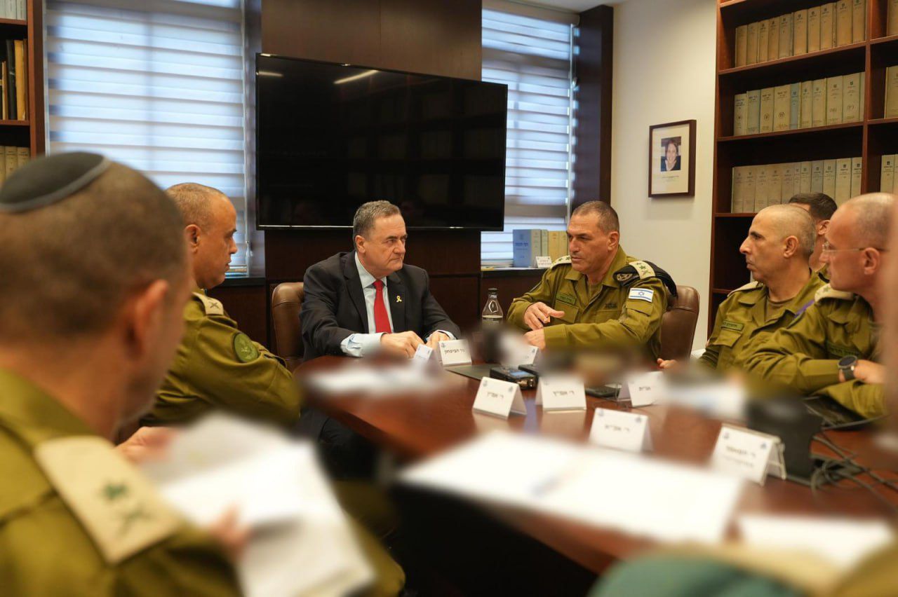 国防部长伊斯雷尔·卡茨下令，在停火正式生效前，以军必须对任何袭击作出强力回应。 ... ...