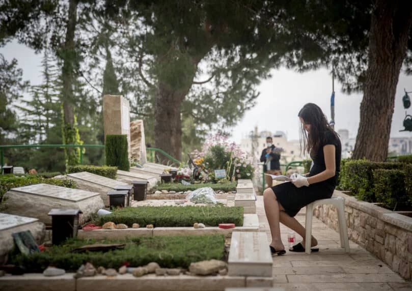 宗教事务部已准备好接收被绑架的遗体。遗体身份确认后将被送往里雄莱锡安的“海芙拉·卡迪沙”纪念馆。宗教 ...