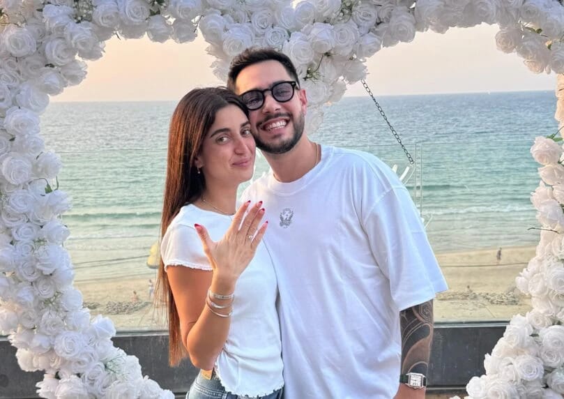 被囚禁的幸存者伊莱哈·科恩在加沙待了505天后返回以色列，他向同样在10月7日袭击中幸存的伴侣齐夫·阿布德 ...