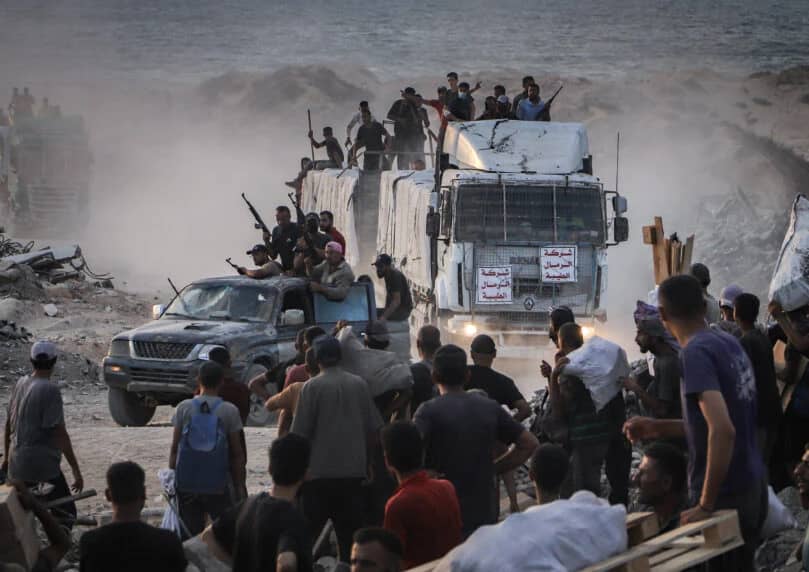 尽管哈马斯违反规定，“齐基姆”过境点仍对援助卡车开放，以便向加沙地带运送人道主义援助。援助将由包括联 ...