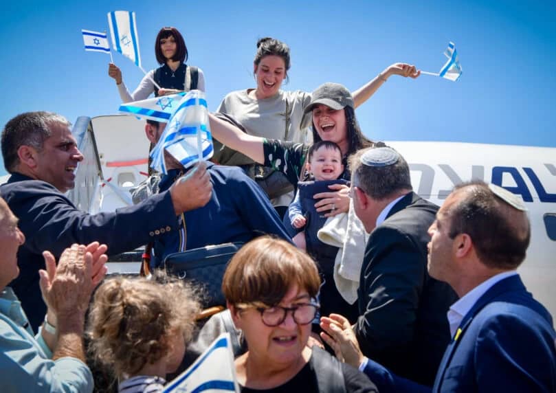 自战争开始以来，已有数万名新移民在以色列定居，数千名移民士兵正奋战在前线。以色列也正为迎接更大规模的 ...