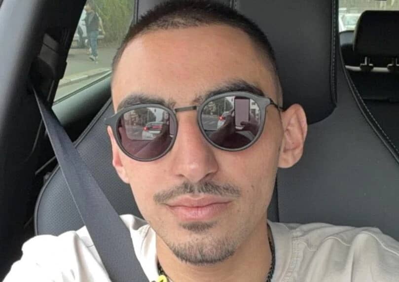 获释幸存者罗姆·布雷斯拉夫斯基曾拒绝在哈马斯地道中皈依伊斯兰教以换取食物和小礼物，成为力量的象征。如 ...