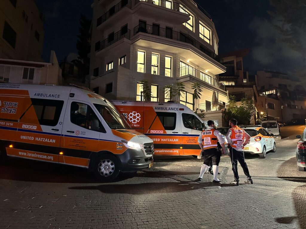 窃贼闯入“联合救援队”后勤基地，盗走两辆应急摩托车和医疗设备，并造成严重破坏，损失数十万谢克尔。组织 ...