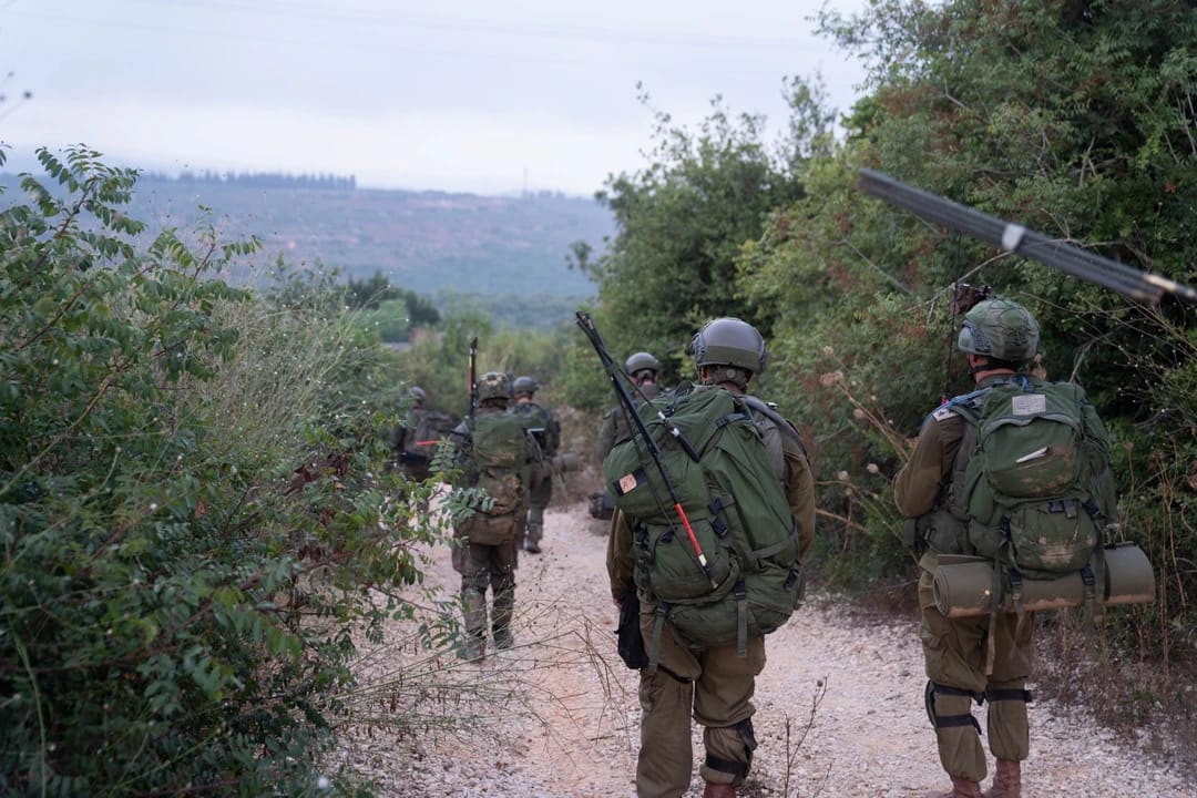 因暴风雨将至，总参谋长下令：周三晚至周五上午士兵禁止返家；所有航行与旅行暂停；军方活动降至最低限度。 ...