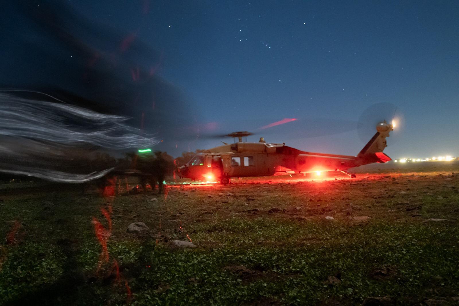 上周，第210师北部地区从门托尔到哈尔多夫举行了三场直升机演习。