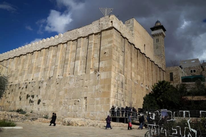 最高规划委员会批准将先祖洞穴的规划权从希伯伦市政府收回，移交给民政局，以推进该遗址的屋顶工程建筑许可 ...