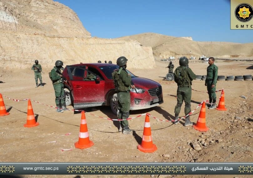 巴勒斯坦权力机构军队完成了一项针对未来军官的密集演习，内容包括制定抓捕计划、野外行军及模拟绑架以色列 ...