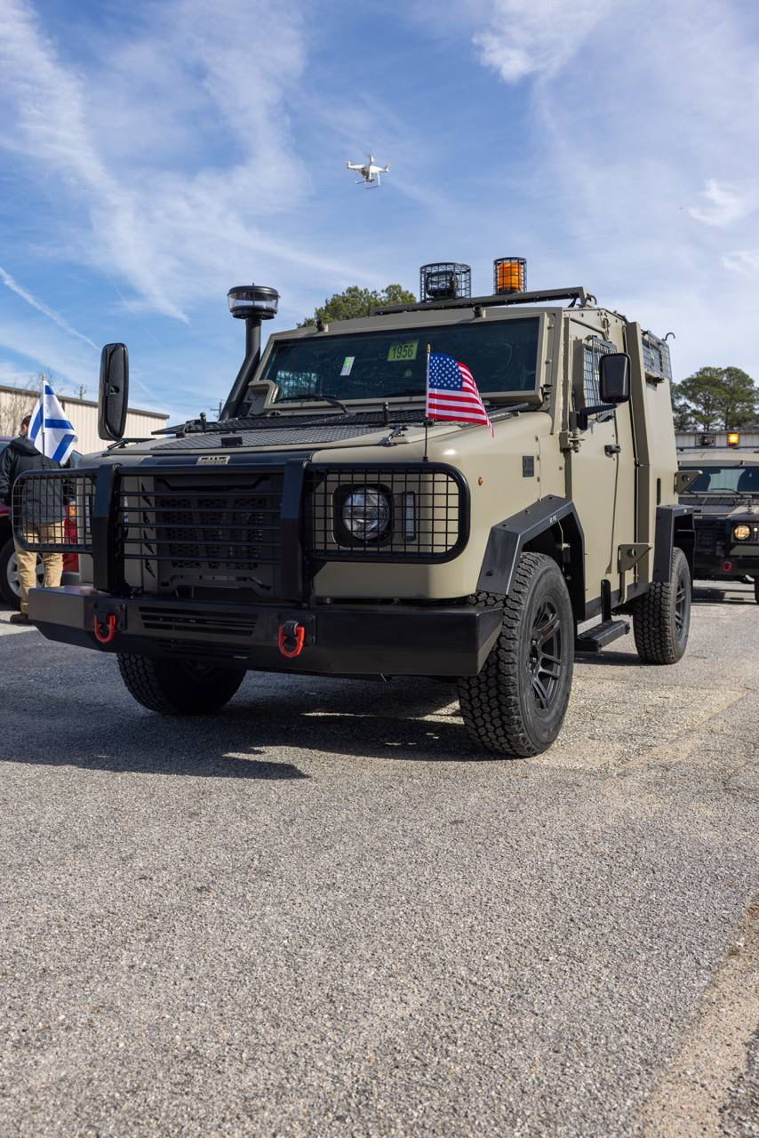 以色列国防部驻美国采购代表团见证了第1000辆“大卫”装甲车交付以色列。“大卫”是一款由以色列国防部为以 ...