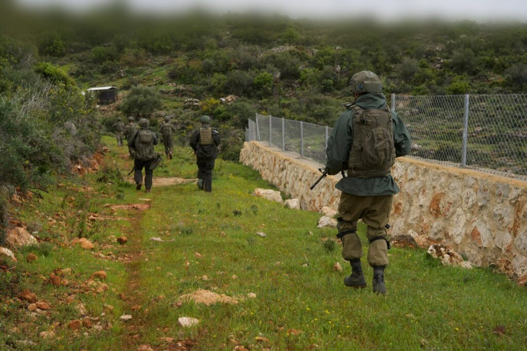 在过去一周针对真主党的行动中，以色列国防军消灭了1000多名武装人员，袭击目标超过3500个。 ... ...