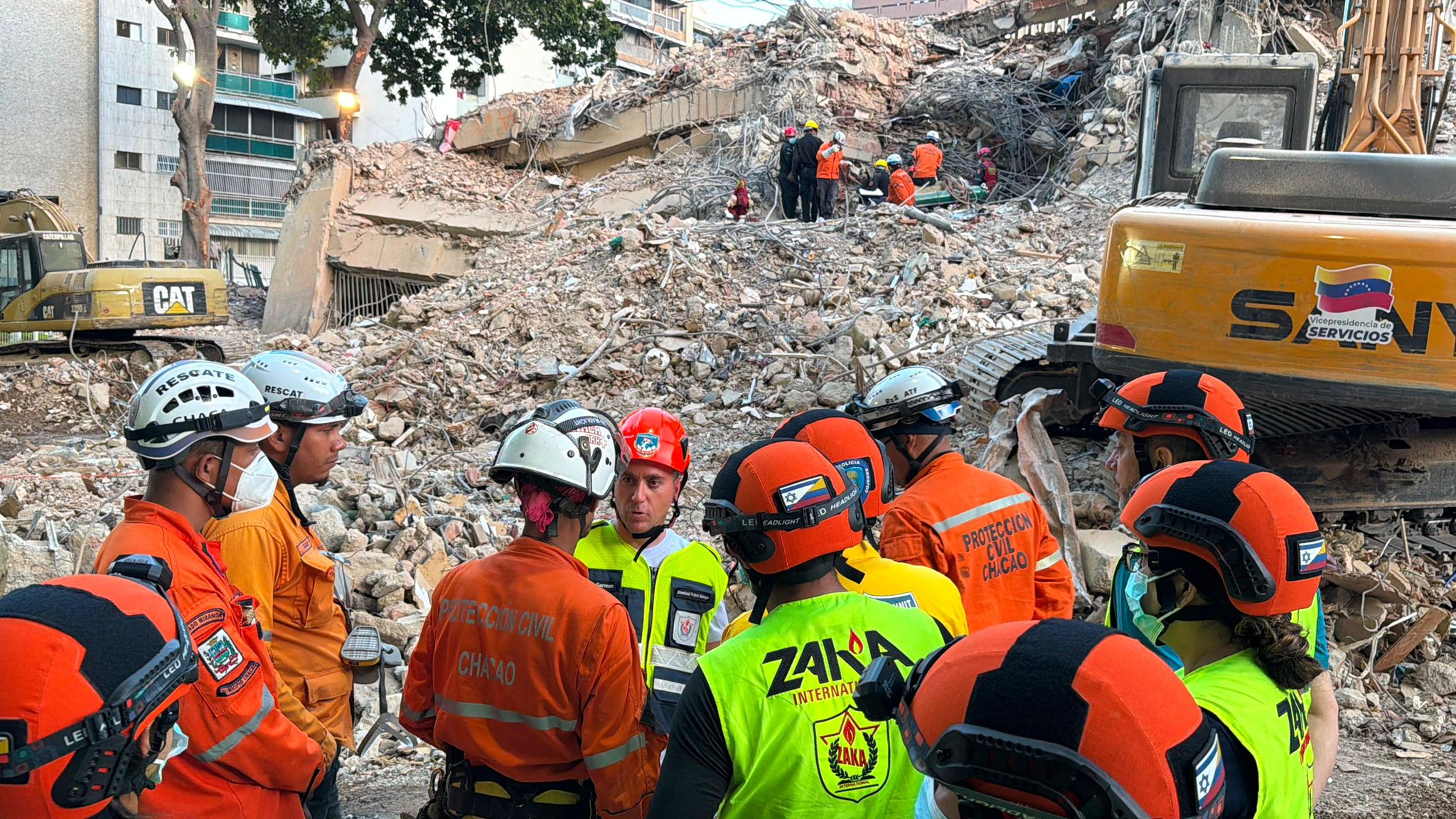 委内瑞拉强震导致近3000人死亡、4万人失踪，以色列ZAKA国际救援队等正在当地搜救。 ... ...