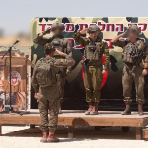 以军空袭叙总统府  叙武装南下实施清洗  乔拉尼呼吁德鲁...